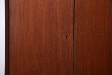 ビンテージ　北欧家具　チーク材のおしゃれな脚付きキャビネット(収納棚)