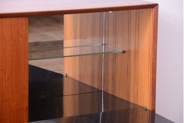 ビンテージ　北欧家具　チーク材のおしゃれな脚付きキャビネット(収納棚)