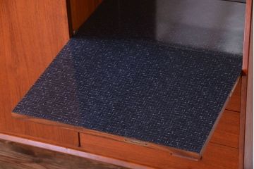 ビンテージ　北欧家具　チーク材のおしゃれな脚付きキャビネット(収納棚)