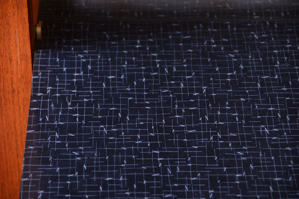 ビンテージ　北欧家具　チーク材のおしゃれな脚付きキャビネット(収納棚)