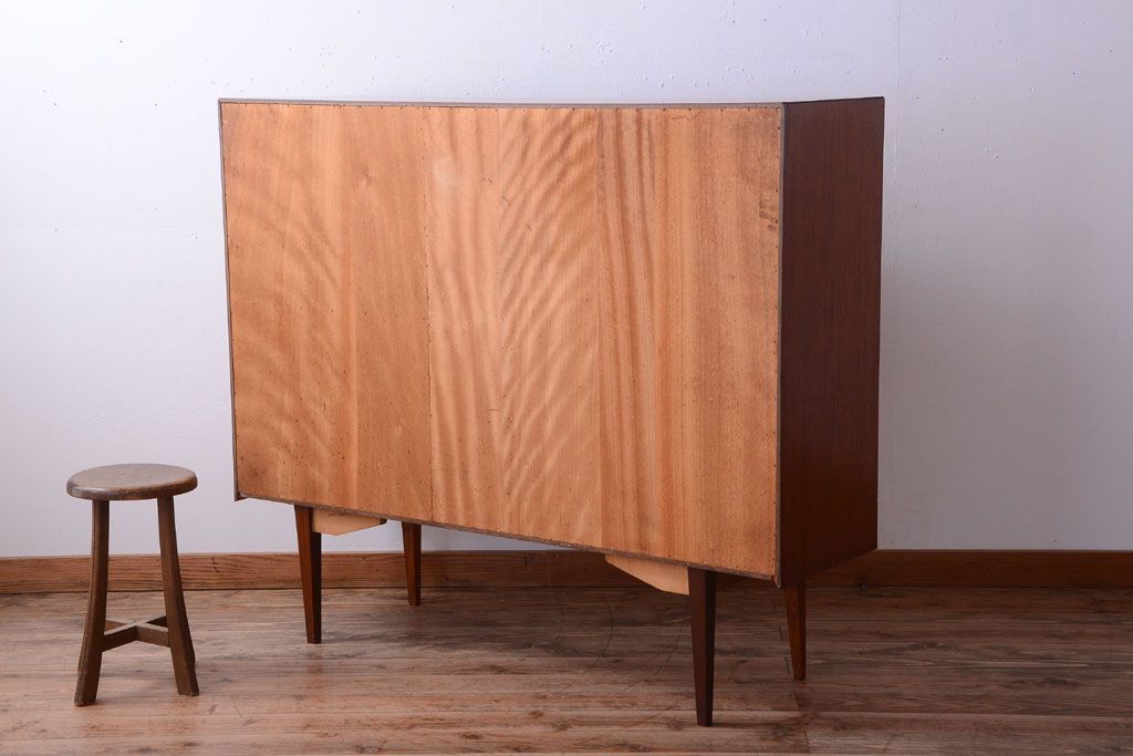 ビンテージ　北欧家具　チーク材のおしゃれな脚付きキャビネット(収納棚)