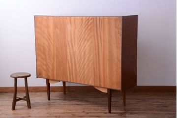 ビンテージ　北欧家具　チーク材のおしゃれな脚付きキャビネット(収納棚)