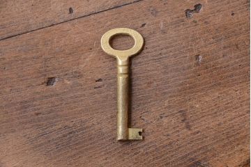 ビンテージ　北欧家具　チーク材のおしゃれな脚付きキャビネット(収納棚)