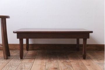 アンティーク家具　アンティーク　脚のデザインがおしゃれな古い木製の角ちゃぶ台