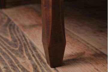 アンティーク家具　アンティーク　脚のデザインがおしゃれな古い木製の角ちゃぶ台
