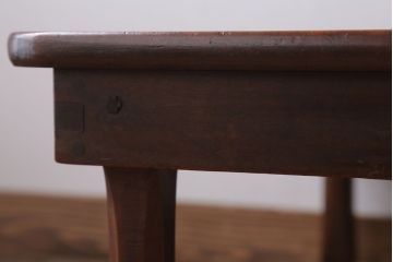 アンティーク家具　アンティーク　脚のデザインがおしゃれな古い木製の角ちゃぶ台