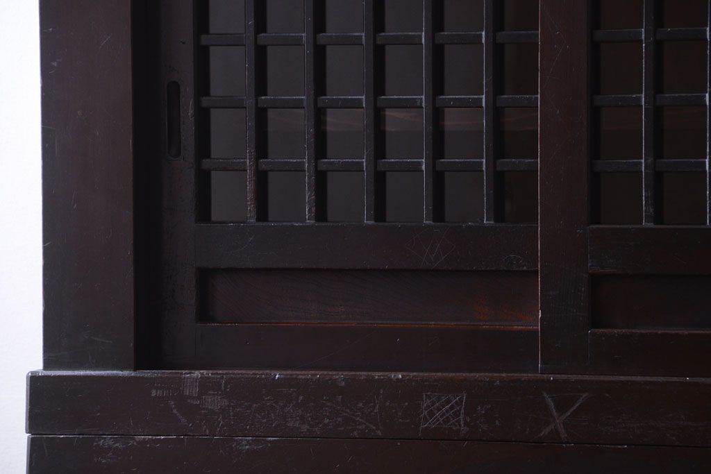 アンティーク家具　古民具・骨董　大正期　変わり型のモダンなアンティーク水屋箪笥