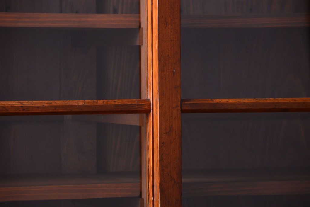 アンティーク家具　和製アンティーク　脚付き!古い木製の大きな重ね収納棚