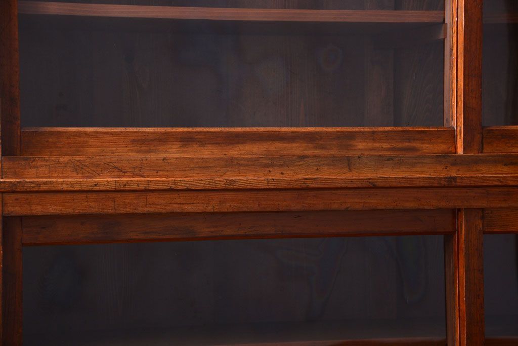 アンティーク家具　和製アンティーク　脚付き!古い木製の大きな重ね収納棚