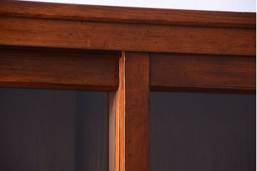 アンティーク家具　和製アンティーク　脚付き!古い木製の大きな重ね収納棚