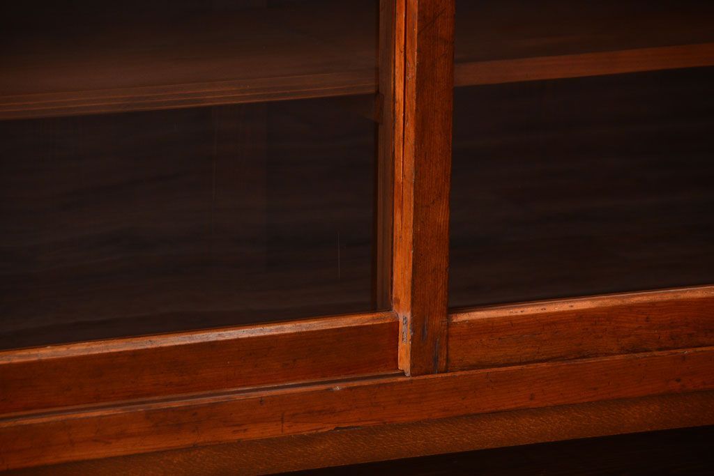 アンティーク家具　和製アンティーク　脚付き!古い木製の大きな重ね収納棚