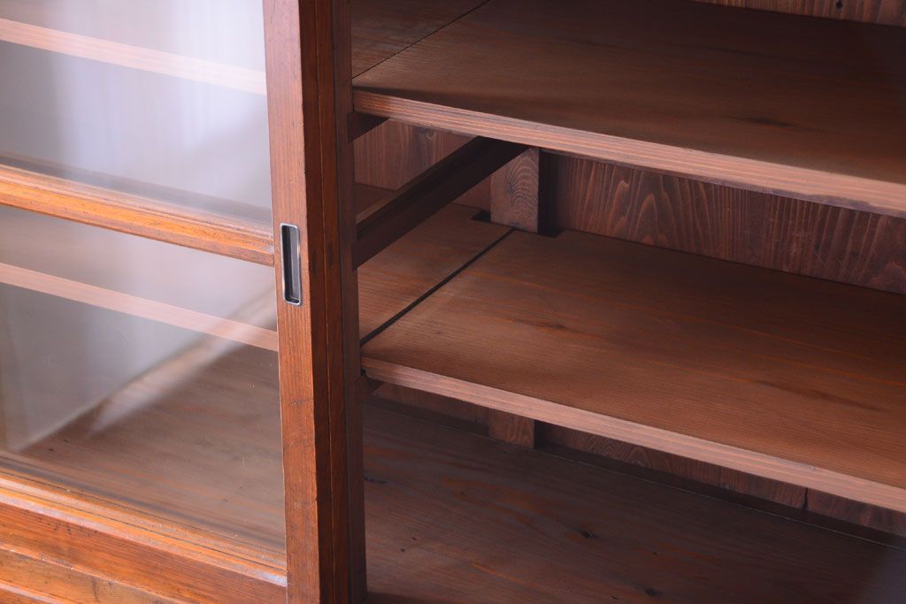 アンティーク家具　和製アンティーク　脚付き!古い木製の大きな重ね収納棚