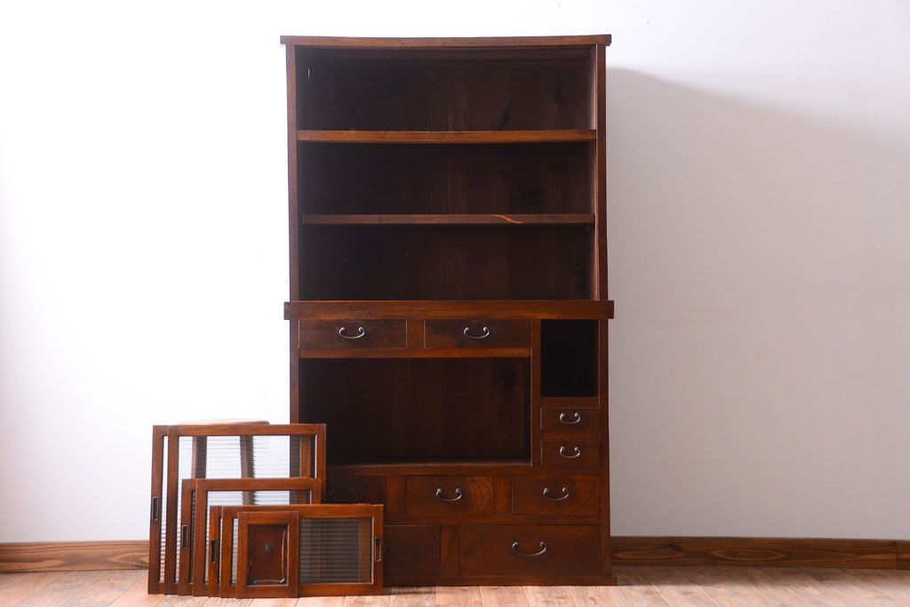 アンティーク家具　和製アンティーク　モールガラス入り!前面欅材の古い収納棚(食器棚)