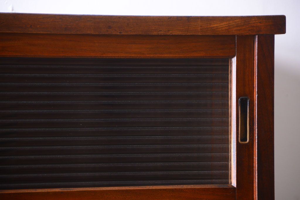 アンティーク家具　和製アンティーク　モールガラス入り!前面欅材の古い収納棚(食器棚)