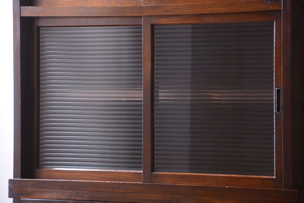 アンティーク家具　和製アンティーク　モールガラス入り!前面欅材の古い収納棚(食器棚)