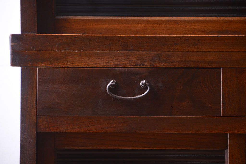 アンティーク家具　和製アンティーク　モールガラス入り!前面欅材の古い収納棚(食器棚)