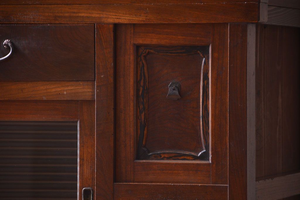 アンティーク家具　和製アンティーク　モールガラス入り!前面欅材の古い収納棚(食器棚)