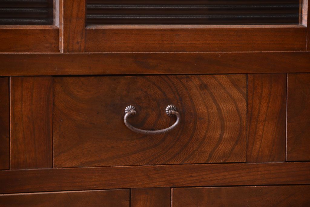 アンティーク家具　和製アンティーク　モールガラス入り!前面欅材の古い収納棚(食器棚)