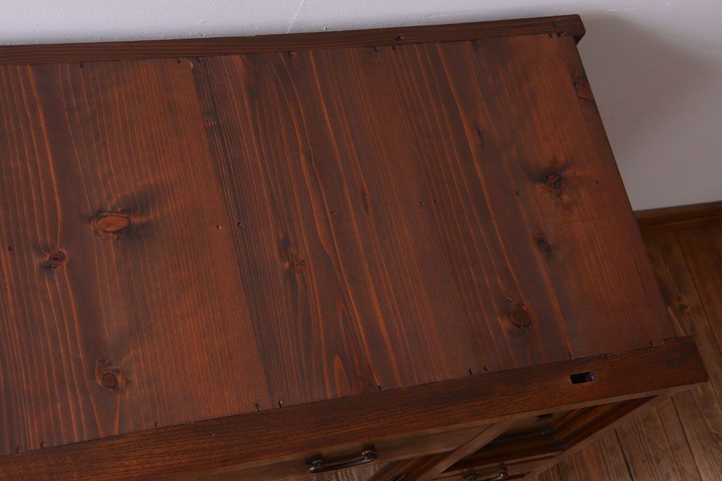 アンティーク家具　和製アンティーク　モールガラス入り!前面欅材の古い収納棚(食器棚)