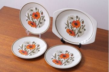 アンティーク雑貨　イギリスビンテージ　J&G　MEAKIN(ミーキン) POPPY(ポピー)シリーズ　ケーキプレートなどお皿4枚(洋食器)