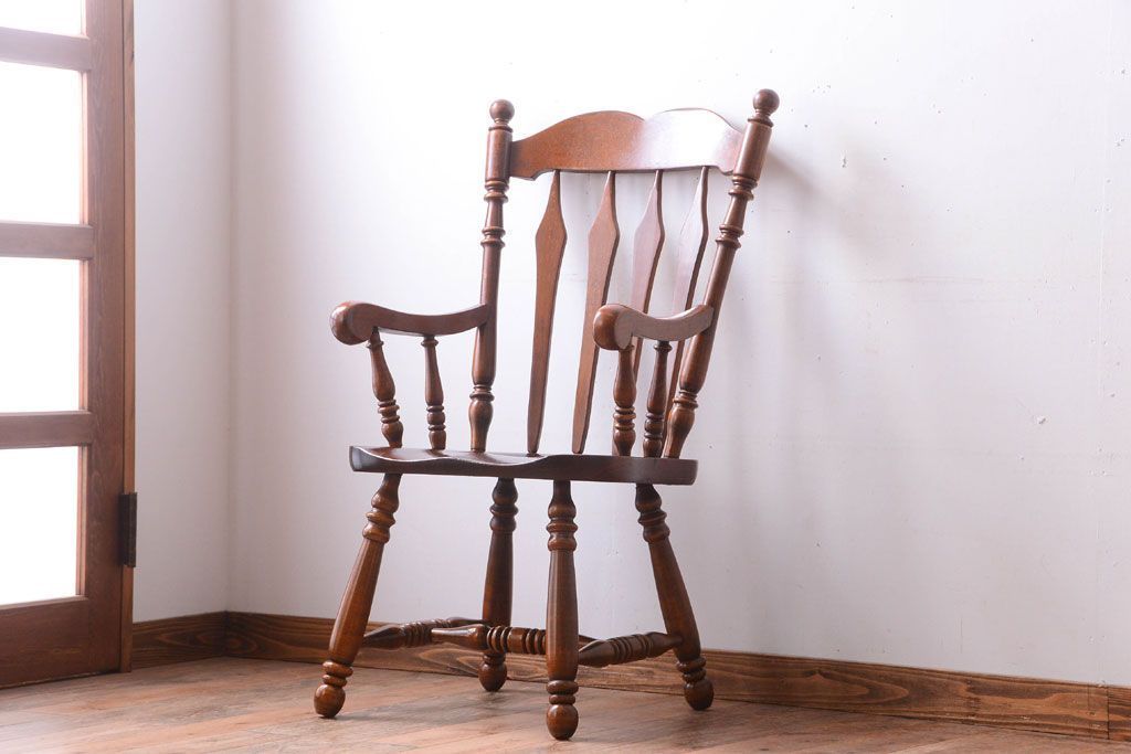 中古　輸入家具　大振りなアームチェア(1)