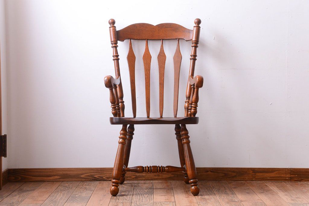 中古　輸入家具　大振りなアームチェア(1)