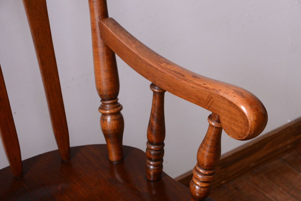 中古　輸入家具　大振りなアームチェア(1)