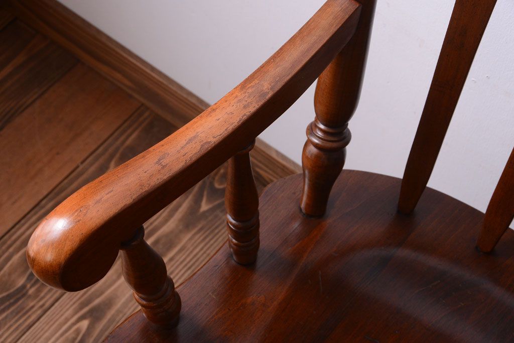 中古　輸入家具　大振りなアームチェア(1)