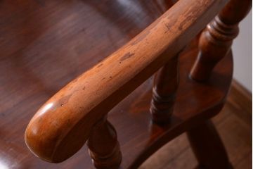 中古　輸入家具　大振りなアームチェア(1)