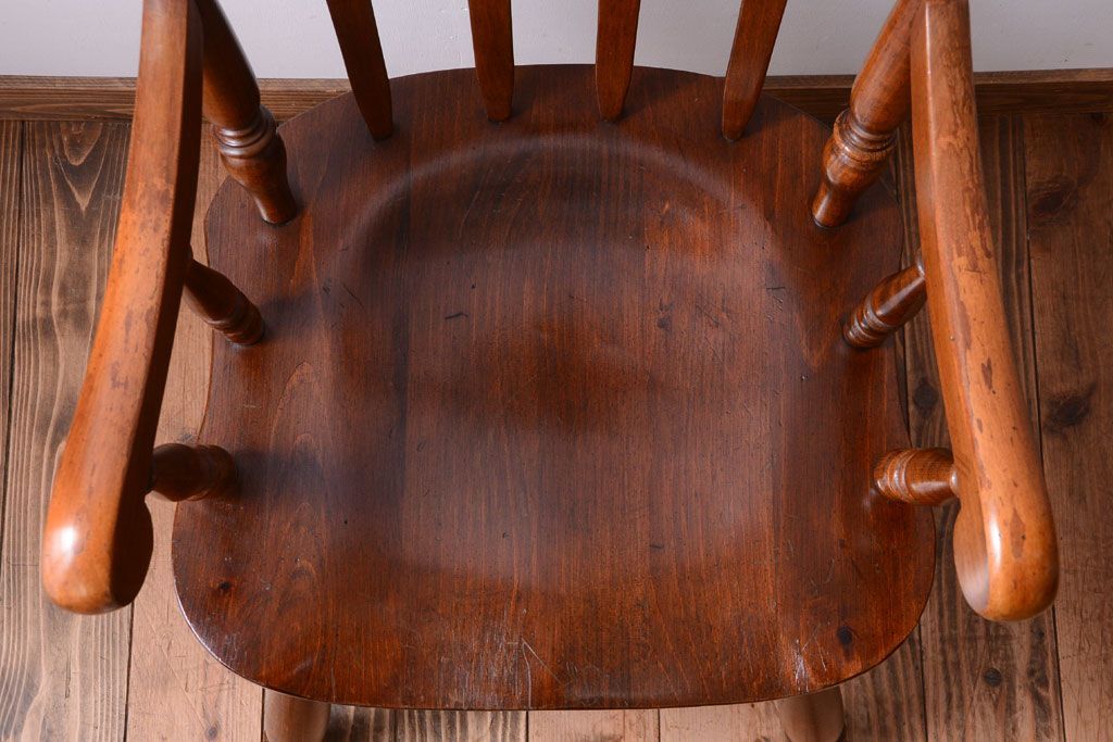 中古　輸入家具　大振りなアームチェア(1)