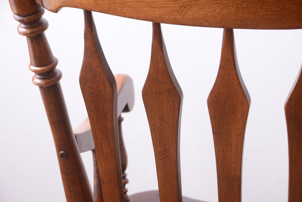 中古　輸入家具　大振りなアームチェア(1)