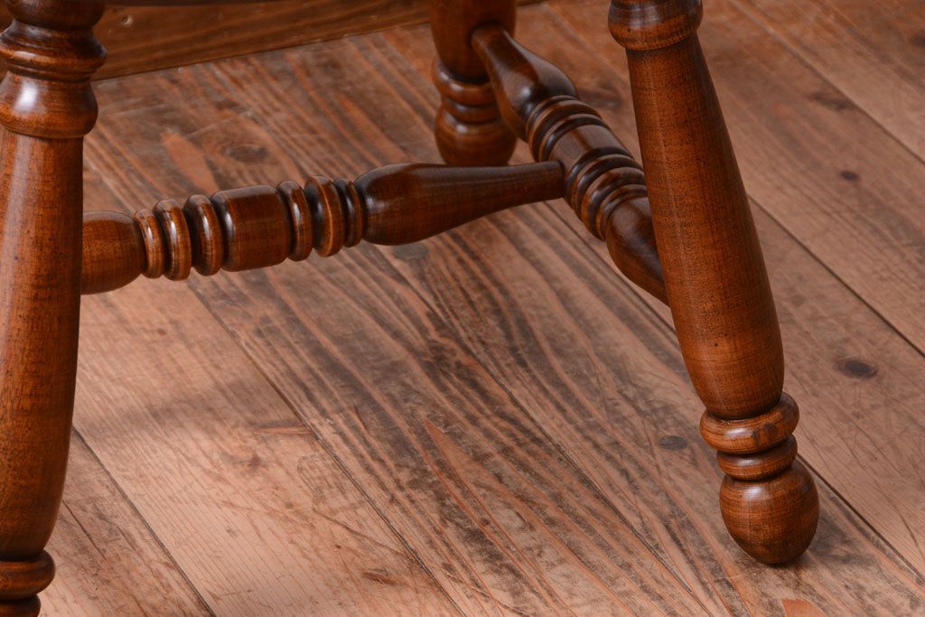 中古　輸入家具　大振りなアームチェア(1)