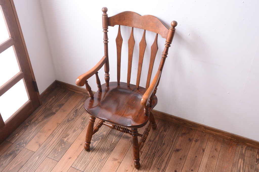 中古　輸入家具　大振りなアームチェア(2)