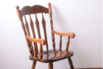 中古　輸入家具　大振りなアームチェア(2)