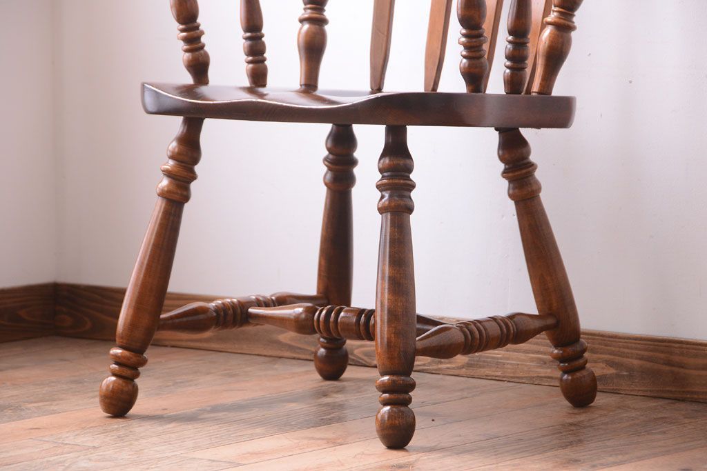 中古　輸入家具　大振りなアームチェア(2)