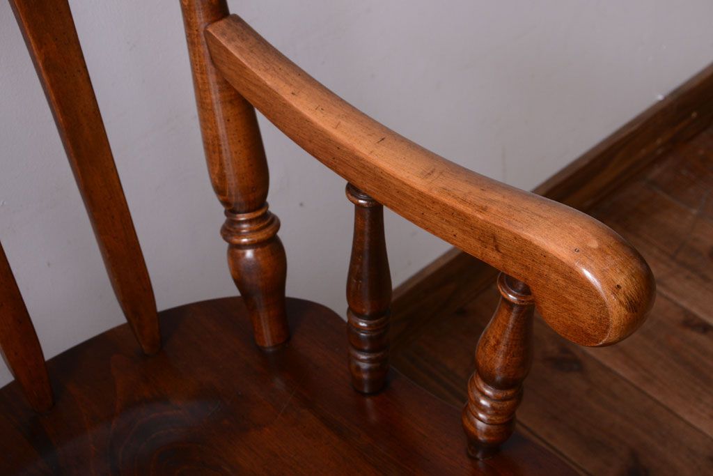 中古　輸入家具　大振りなアームチェア(2)