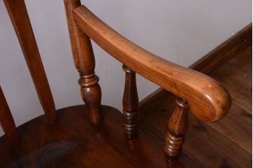 中古　輸入家具　大振りなアームチェア(2)