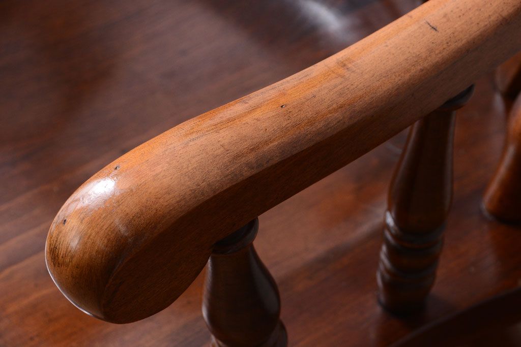 中古　輸入家具　大振りなアームチェア(2)