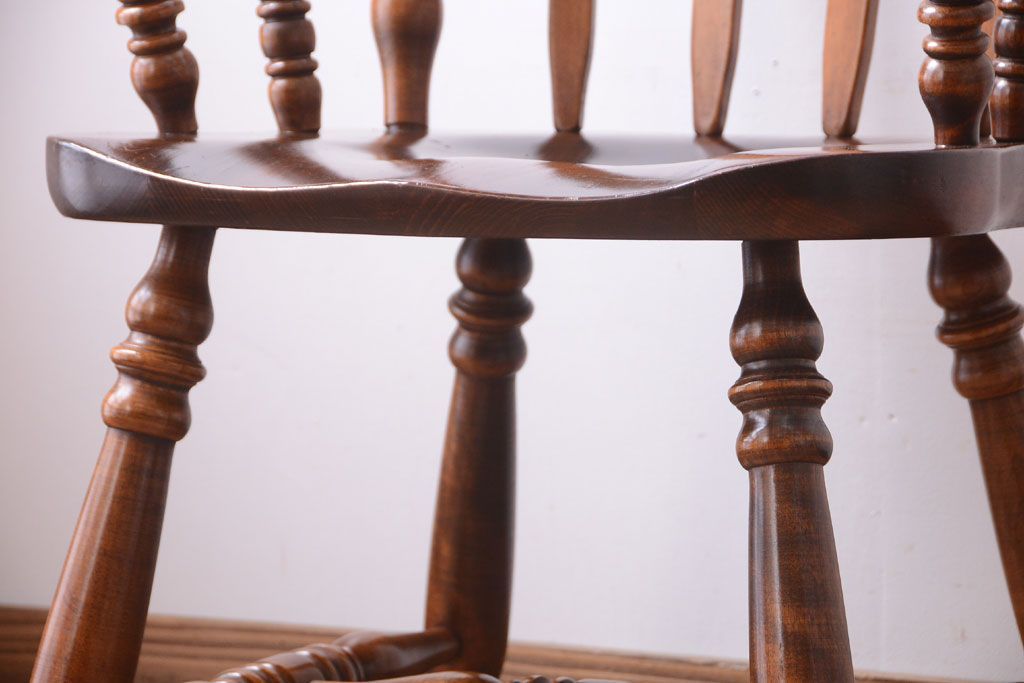 中古　輸入家具　大振りなアームチェア(2)