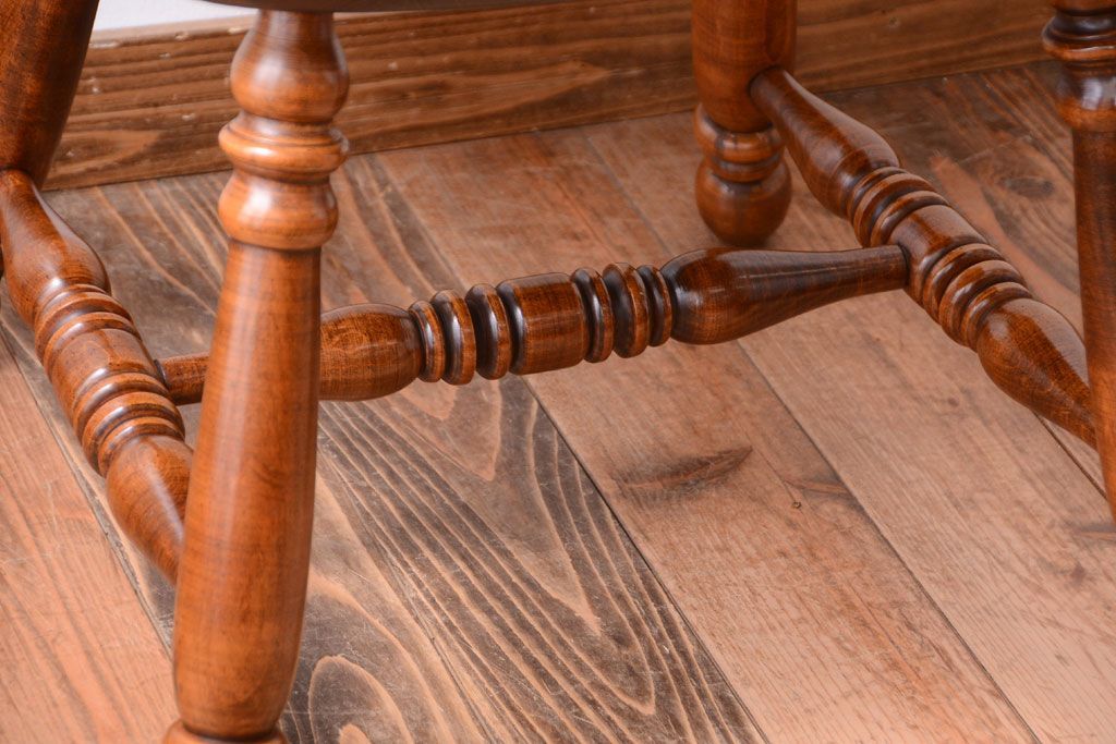 中古　輸入家具　大振りなアームチェア(2)