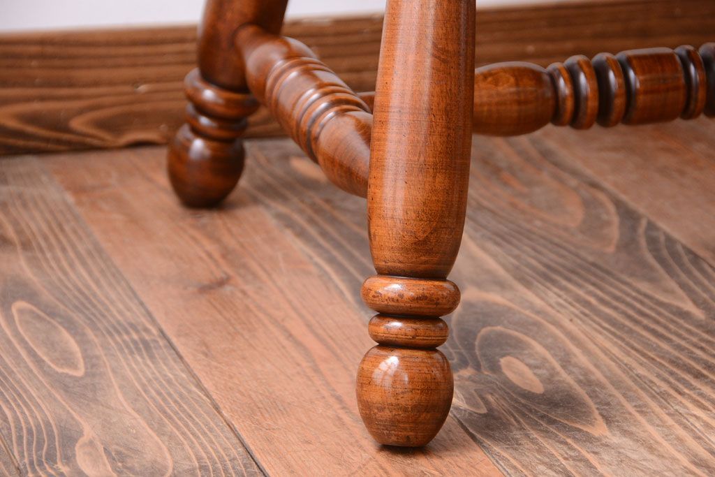 中古　輸入家具　大振りなアームチェア(2)