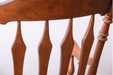 中古　輸入家具　大振りなアームチェア(2)