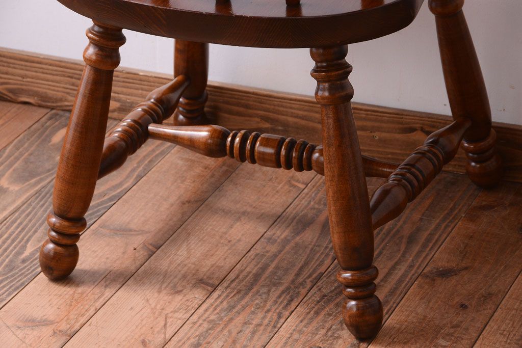 中古　輸入家具　大振りなアームチェア(2)