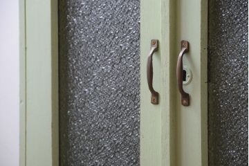 アンティーク家具　アンティークペイント　ダイヤガラス入りの小さな本箱(ブックケース)