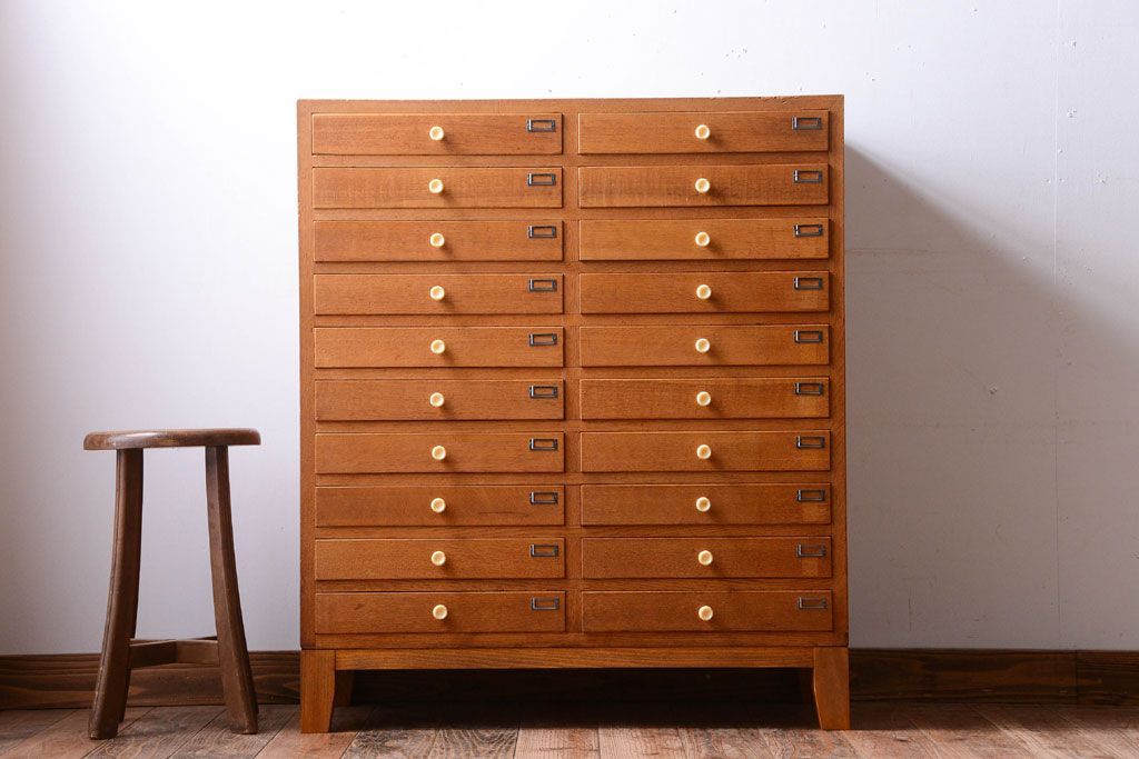 レトロ家具　昭和レトロ　古い木製のアンティーク脚付き収納ケース(引き出し)