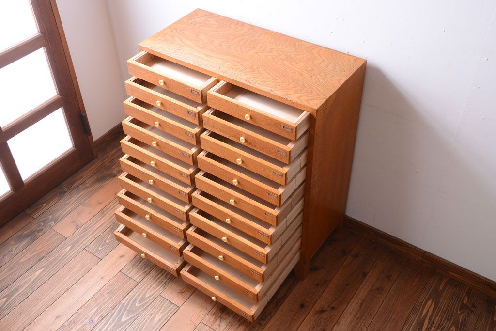 レトロ家具　昭和レトロ　古い木製のアンティーク脚付き収納ケース(引き出し)