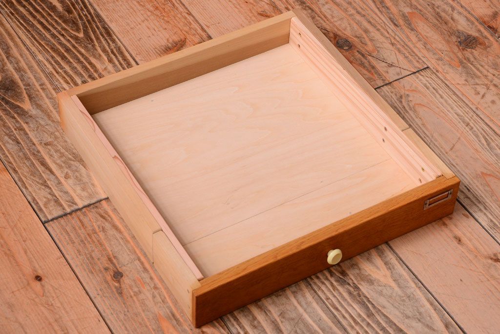 レトロ家具　昭和レトロ　古い木製のアンティーク脚付き収納ケース(引き出し)