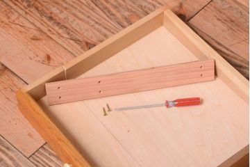 レトロ家具　昭和レトロ　古い木製のアンティーク脚付き収納ケース(引き出し)