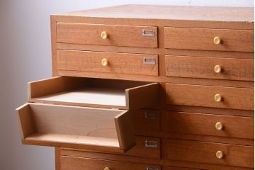 レトロ家具　昭和レトロ　古い木製のアンティーク脚付き収納ケース(引き出し)