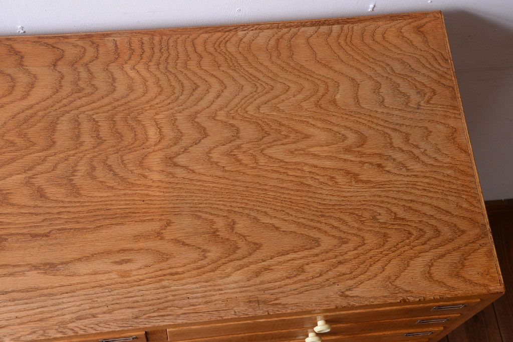 レトロ家具　昭和レトロ　古い木製のアンティーク脚付き収納ケース(引き出し)